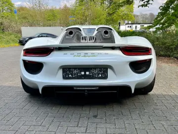 PORSCHE 918 Spyder