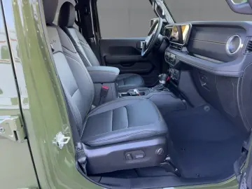 Jeep Wrangler Sahara