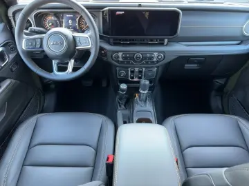 Jeep Wrangler Sahara