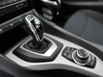 BMW X1 18d    AUTOMAT    NAVIGATIE