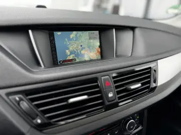 BMW X1 18d    AUTOMAT    NAVIGATIE