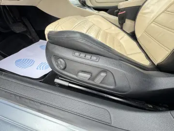 VOLKSWAGEN PASSAT CC    AUTOMAT