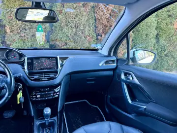 Peugeot 2008   2017   83.000KM   AUTOMAT   RATE   GARANTIE