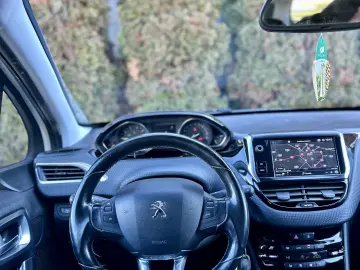 Peugeot 2008   2017   83.000KM   AUTOMAT   RATE   GARANTIE