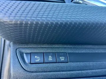 Peugeot 2008   2017   83.000KM   AUTOMAT   RATE   GARANTIE