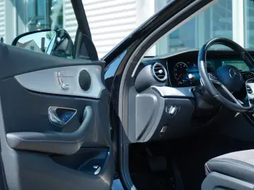 MERCEDES-BENZ E 220 d Lim. Avantgarde 9G PANO LED MBUX NIGHT