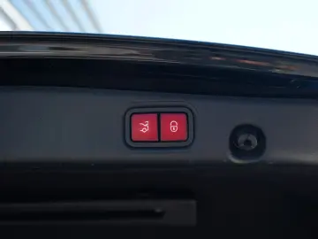 MERCEDES-BENZ E 220 d Lim. Avantgarde 9G PANO LED MBUX NIGHT