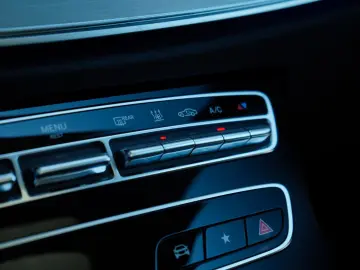 MERCEDES-BENZ E 220 d Lim. Avantgarde 9G PANO LED MBUX NIGHT