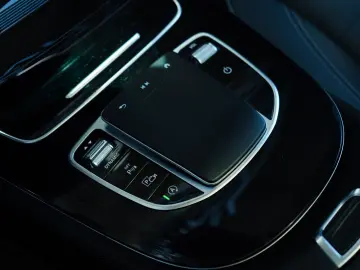 MERCEDES-BENZ E 220 d Lim. Avantgarde 9G PANO LED MBUX NIGHT