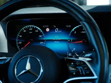 MERCEDES-BENZ E 220 d Lim. Avantgarde 9G PANO LED MBUX NIGHT