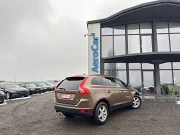 VOLVO XC60 MOMENTUN