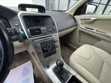 VOLVO XC60 MOMENTUN