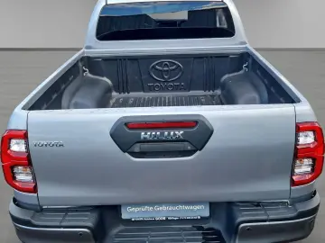TOYOTA Hilux Double Cab Invincible 4x4