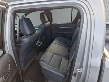 TOYOTA Hilux Double Cab Invincible 4x4