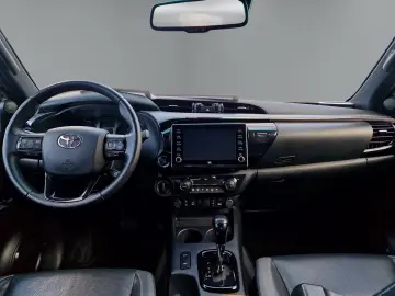 TOYOTA Hilux Double Cab Invincible 4x4
