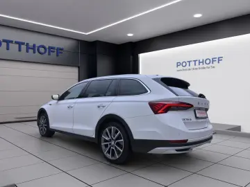 SKODA Octavia Combi 2.0 TDI DSG 4x4 SCOUT AHK NAVI HuD