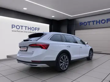 SKODA Octavia Combi 2.0 TDI DSG 4x4 SCOUT AHK NAVI HuD