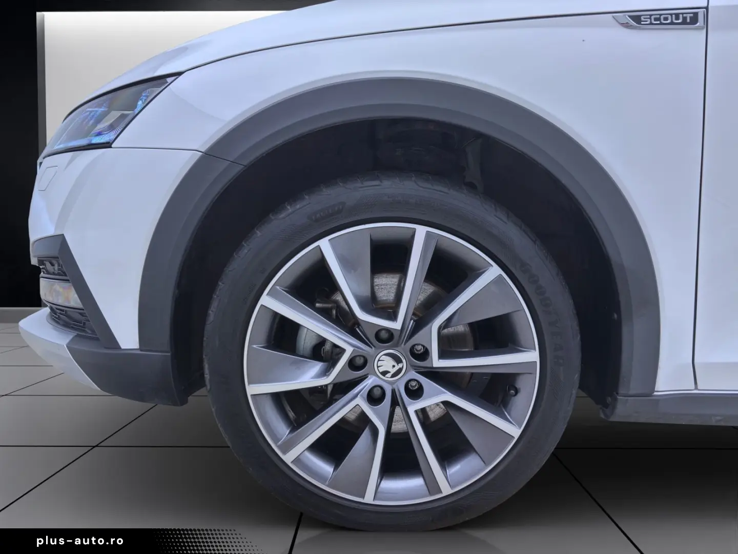 SKODA Octavia Combi 2.0 TDI DSG 4x4 SCOUT AHK NAVI HuD