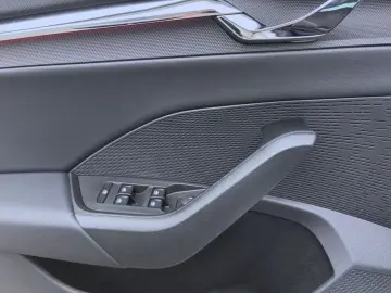 SKODA Octavia Combi 2.0 TDI DSG 4x4 SCOUT AHK NAVI HuD