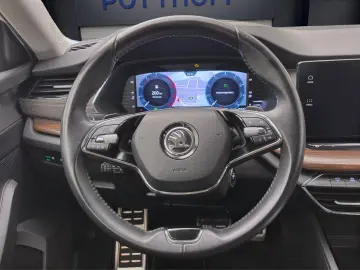 SKODA Octavia Combi 2.0 TDI DSG 4x4 SCOUT AHK NAVI HuD