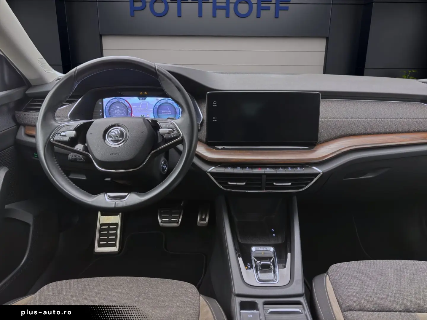 SKODA Octavia Combi 2.0 TDI DSG 4x4 SCOUT AHK NAVI HuD