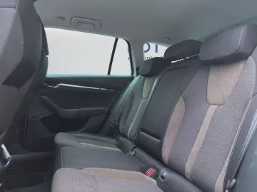 SKODA Octavia Combi 2.0 TDI DSG 4x4 SCOUT AHK NAVI HuD