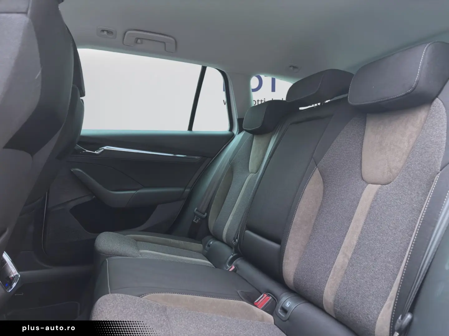 SKODA Octavia Combi 2.0 TDI DSG 4x4 SCOUT AHK NAVI HuD