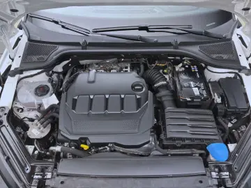 SKODA Octavia Combi 2.0 TDI DSG 4x4 SCOUT AHK NAVI HuD