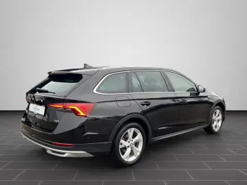 SKODA Octavia Combi 2 0 TDI Scout DSG 4x4 AHK NAVI LED