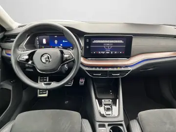 SKODA Octavia Combi 2 0 TDI Scout DSG 4x4 AHK NAVI LED