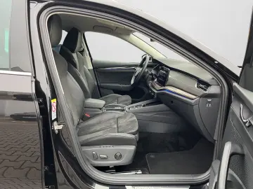 SKODA Octavia Combi 2 0 TDI Scout DSG 4x4 AHK NAVI LED