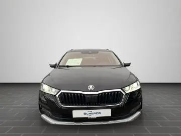 SKODA Octavia Combi 2 0 TDI Scout DSG 4x4 AHK NAVI LED