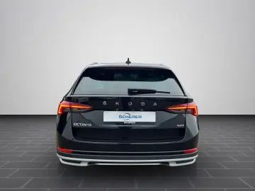 SKODA Octavia Combi 2 0 TDI Scout DSG 4x4 AHK NAVI LED