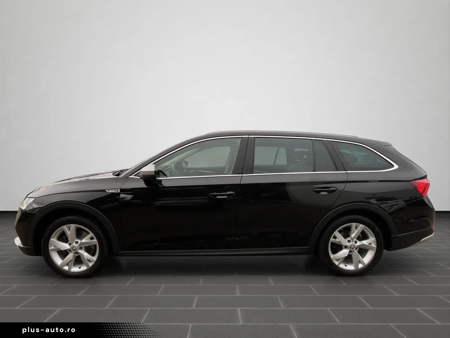 SKODA Octavia Combi 2 0 TDI Scout DSG 4x4 AHK NAVI LED