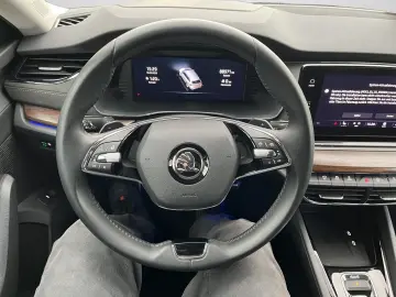 SKODA Octavia Combi 2 0 TDI Scout DSG 4x4 AHK NAVI LED