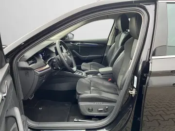 SKODA Octavia Combi 2 0 TDI Scout DSG 4x4 AHK NAVI LED