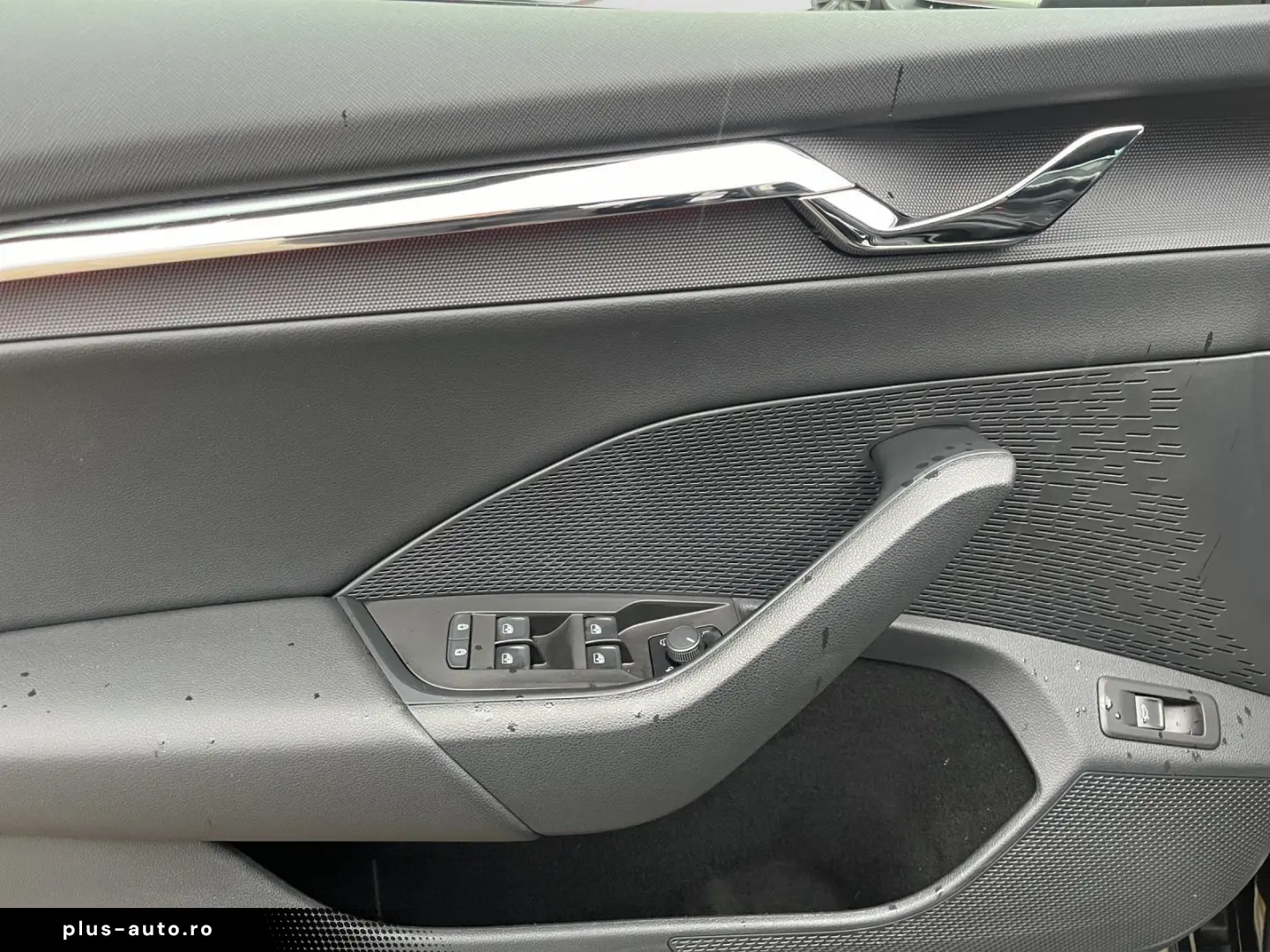 SKODA Octavia Combi 2 0 TDI Scout DSG 4x4 AHK NAVI LED