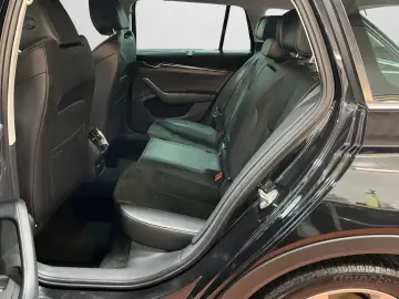 SKODA Octavia Combi 2 0 TDI Scout DSG 4x4 AHK NAVI LED