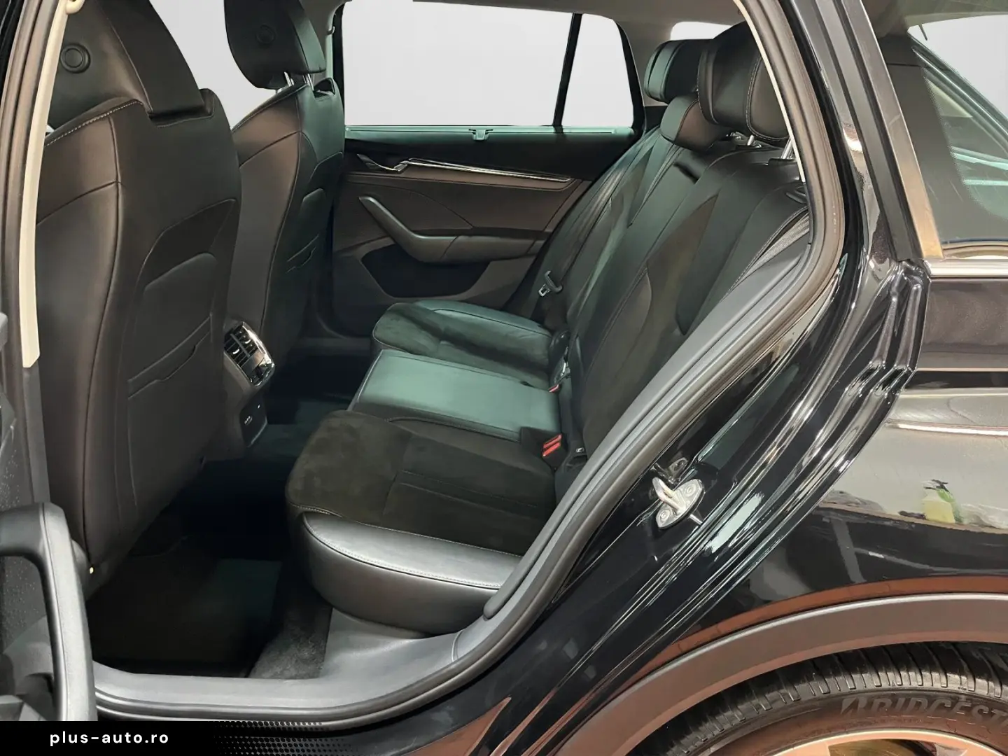 SKODA Octavia Combi 2 0 TDI Scout DSG 4x4 AHK NAVI LED