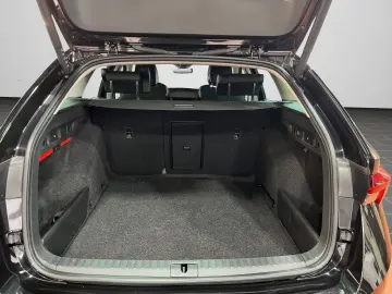 SKODA Octavia Combi 2 0 TDI Scout DSG 4x4 AHK NAVI LED