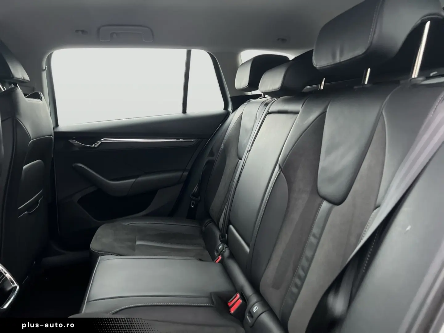 SKODA Octavia Combi 2.0 SCOUT 4X4 LM18 MATRIX CARPLAY