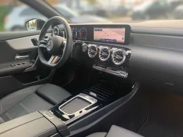 Mercedes-Benz A 220 d Limo AMGPREMIUMPLUS PanoBurmHUD360