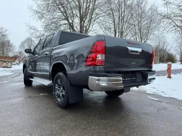 TOYOTA Hilux Double Cab Comfort 4x4