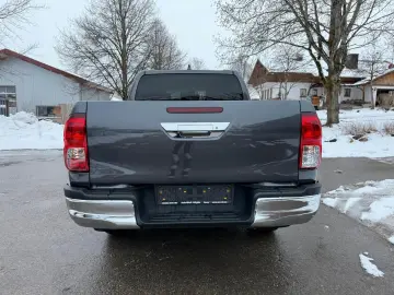 TOYOTA Hilux Double Cab Comfort 4x4