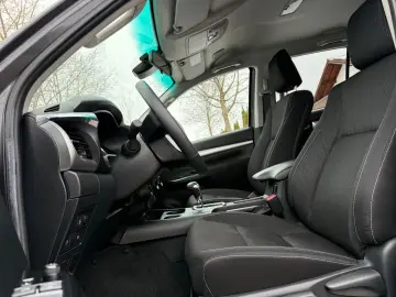 TOYOTA Hilux Double Cab Comfort 4x4