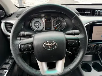 TOYOTA Hilux Double Cab Comfort 4x4