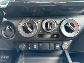 TOYOTA Hilux Double Cab Comfort 4x4