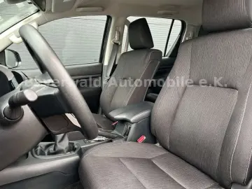 TOYOTA Hilux Double Cab Country 4x4