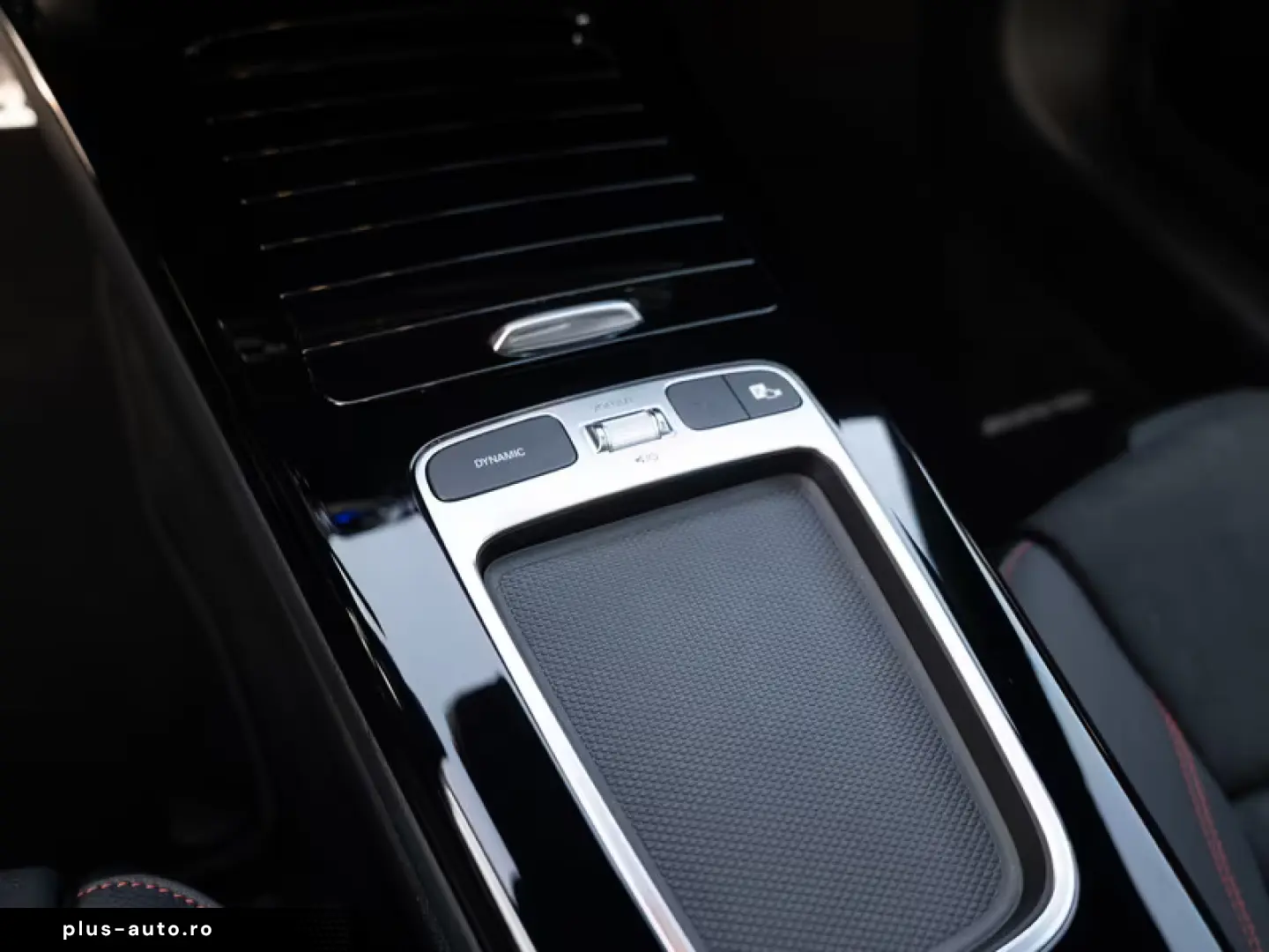 Mercedes-Benz A 220 4M Limo AMG-Sport MLB Pano AHK HUD night