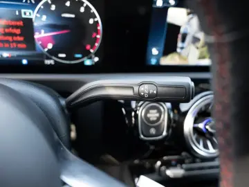 Mercedes-Benz A 220 4M Limo AMG-Sport MLB Pano AHK HUD night